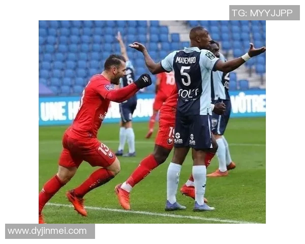 红星队与勒阿弗尔队激战正酣争夺胜利的关键时刻即将来临