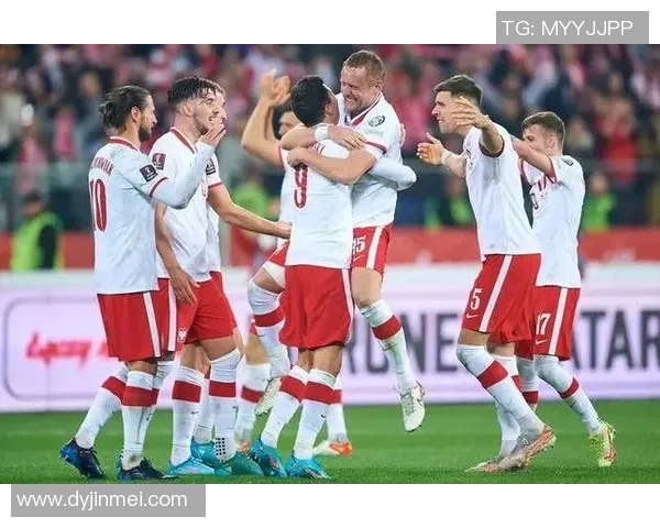 莱万领衔球队新征程展现超凡实力与团队默契的完美结合